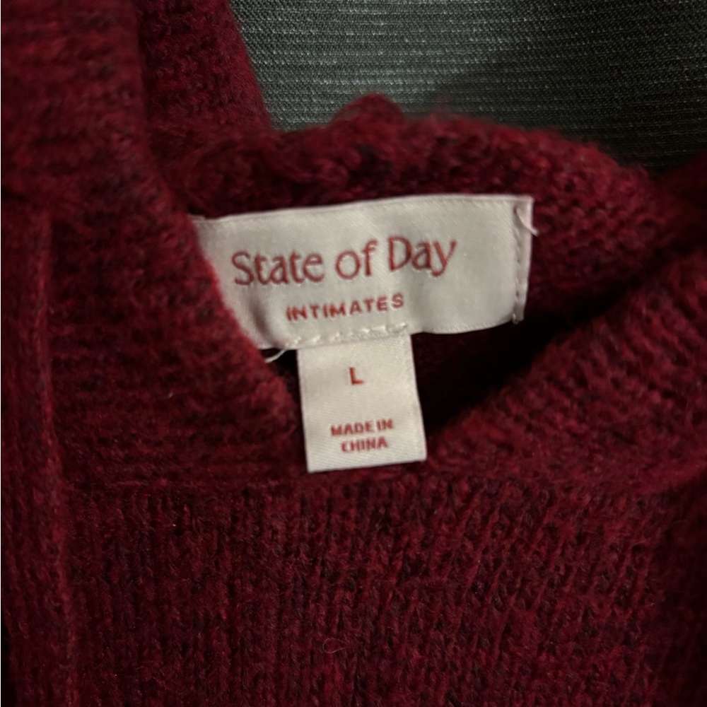 Chic Red Women's Hoodie Sweater - Picture 2 of 3
